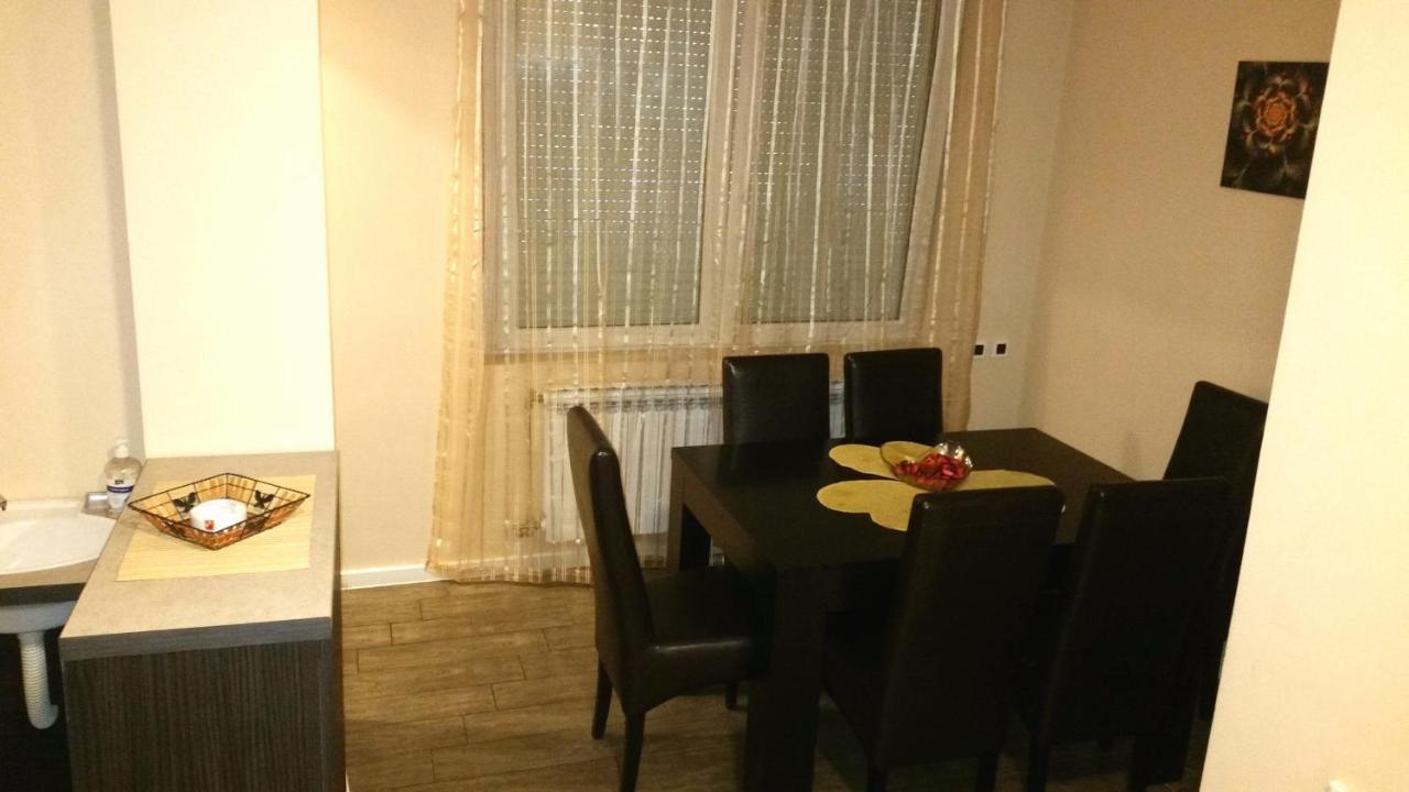 Ceca Apartman Ni Exterior foto